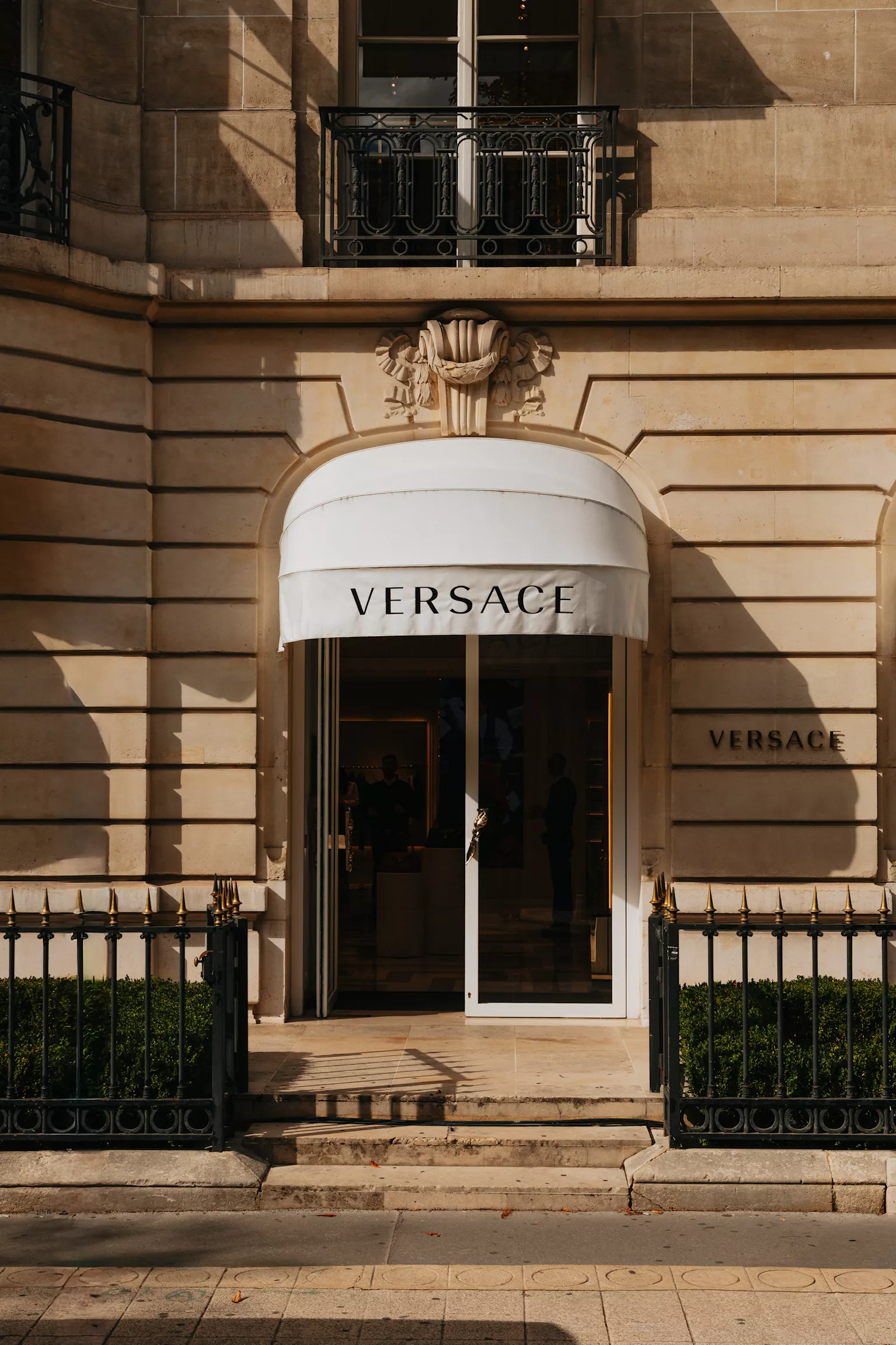 VERSACE | PFW retail event montaigne